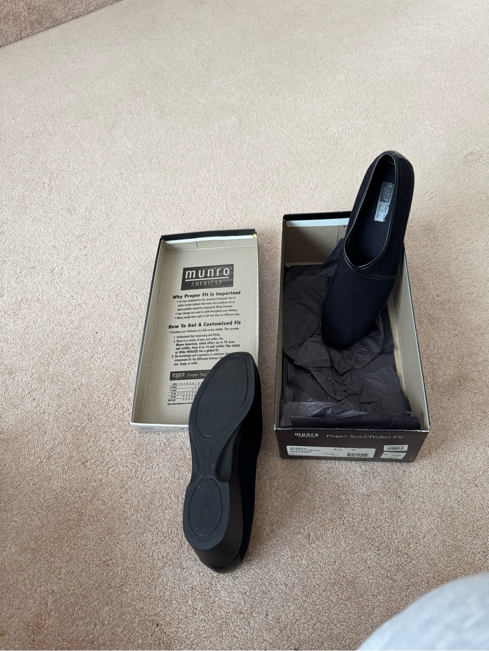 Munro Black Womens Slip-On wedges.  Great for casual or dress